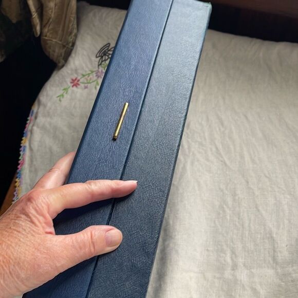 Jim Beam Whiskey Bottle Decanter 1973 Tulips design made from Regal China. In or - Picture 11 of 16